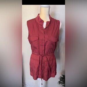 Faded Glory Medium vests in brick red and khaki NWT